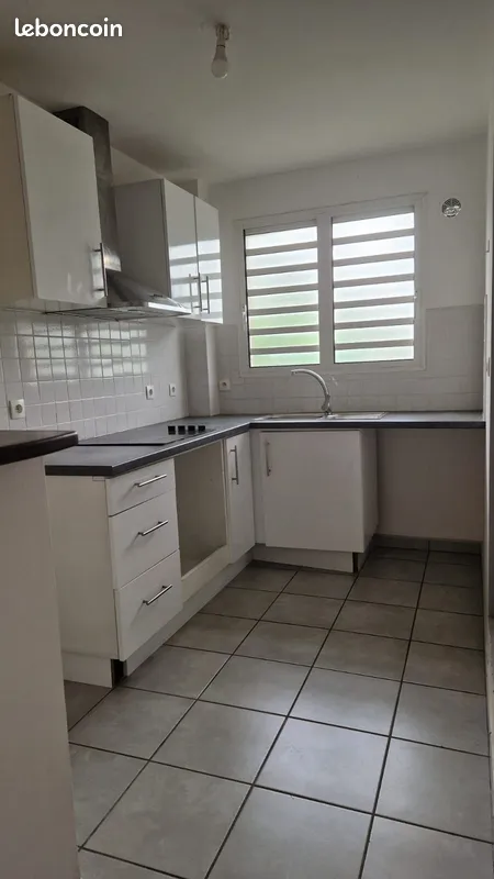 Exemple avant retouche d’une cuisine destinée à une annonce immobilière